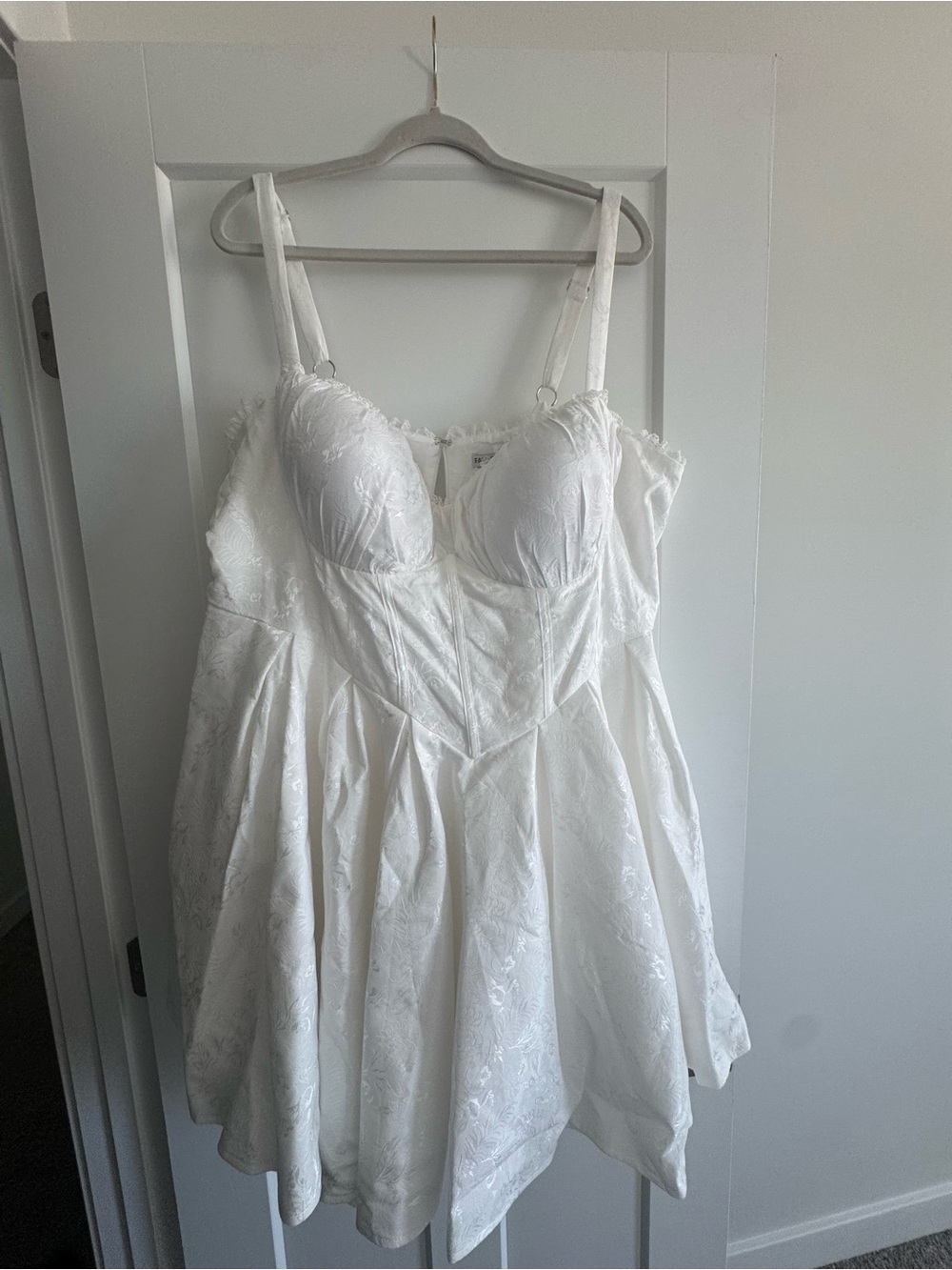 White fashion nova mini dress - Picture 5 of 5